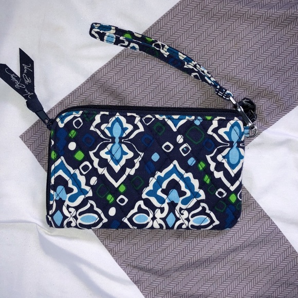 Vera Bradley- Wristlet - Picture 2 of 4